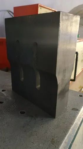 Ultrasonic horn for C-type mask welding
